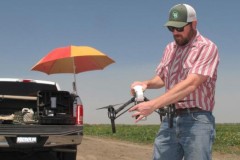 Robot giúp tiết kiệm từng giọt nước tưới trong mùa khô hạn