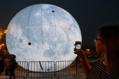Trung Quốc chế tạo mặt trăng khổng lồ đón Trung thu