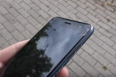 ZenFone 3 được thử nghiệm thả rơi xuống nền b&#234; t&#244;ng