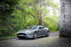 Bộ phận Q của Aston Martin trình làng một trong bốn bản V8 Vantage S "Rừng Thụy Điển"