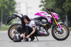 Cận cảnh Kawasaki Z800 lên bộ áo Hello Kitty của nữ biker 9X