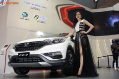 Chân dài Việt đọ dáng xe hơi 'hút khách' tại VMS 2016