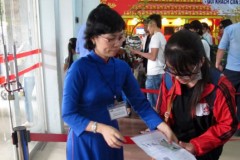 Cò vé tàu Tết nhan nhản khắp nhà ga