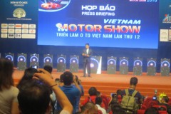 Gần 100 mẫu xe đọ dáng tại Triển lãm ô tô Việt Nam 2016