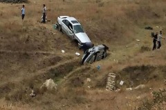 Xe tải mất lái húc đoàn xe cưới văng khỏi đường, 8 người thương vong