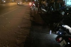 Người đàn ông băng ngang qua đường bị xe máy tông nguy kịch