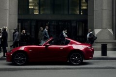 Mazda MX-5 mui cứng gập có giá từ 22.195 bảng (610 triệu VNĐ) tại Anh