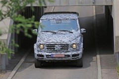 [VIDEO] Mercedes-Benz G-Class 2018 "làm màu" với lớp nguỵ trang không cần thiết