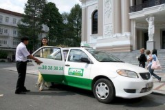 Bị "treo xe" vì quy định lái xe quá 4 giờ liên tục: Các hãng taxi kêu khổ