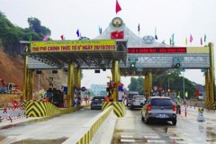 Nhiều xe vượt trạm thu phí BOT quốc lộ 6 không nộp phí