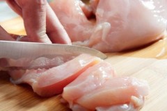 3 thực phẩm dễ gây ngộ độc nếu không nấu chín kỹ