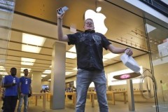 4 kiểu người d&#249;ng iPhone rất dễ... bị gh&#233;t