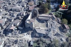 Cảnh tượng tan hoang sau trận động đất ở Italy