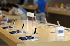 Cướp 13 chiếc iPhone trong cửa h&#224;ng Apple chỉ trong 90 gi&#226;y