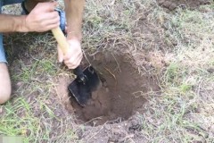 Đào trên mặt đất 2 cái hố, không cần quạt cũng có thể làm lửa bùng cháy