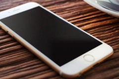 Do đ&#226;u m&#224; c&#244;ng ty Trung Quốc cấm nh&#226;n vi&#234;n d&#249;ng iPhone 7?
