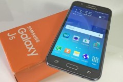 Galaxy J5 được giảm gi&#225; khi đặt mua online