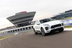 Mua Porsche Macan được mời đi du lịch Đức