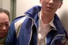 Nam học sinh Trung Quốc hoàn thành bài tập về nhà sau năm giờ…mắc kẹt trong tháng máy