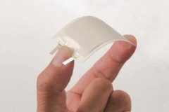 Pin uốn dẻo lần đầu ra mắt tại Nhật