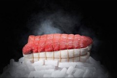 Thịt bò đắt hơn bò Kobe được sản xuất như thế nào?