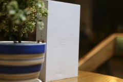 Tr&#234;n tay Xiaomi Mi5s: Kim loại nguy&#234;n khối, v&#226;n tay si&#234;u &#226;m