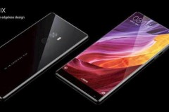 Tr&#234;n tay Xiaomi Mix: Smartphone kh&#244;ng viền ch&#237;nh thức