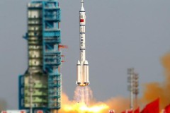 Trung Quốc đưa phi hành gia lên trạm Thiên Cung 2