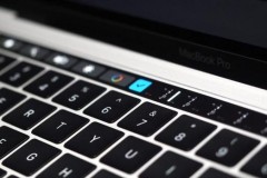 V&#236; sao MacBook Pro thế hệ mới kh&#244;ng c&#243; m&#224;n h&#236;nh cảm ứng?