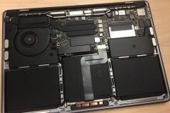 Xem video "mổ bụng" Macbook Pro 2016 13 inch