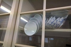 Bức ảnh về tủ bát đĩa khiến cộng đồng mạng đau đầu tranh luận