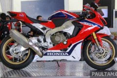 Siêu mô tô Honda CBR1000RR 2017 bất ngờ ra mắt Đông Nam Á