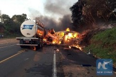 Xe bồn đấu đầu xe chở bệnh nhân, 20 người chết