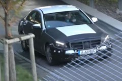 [VIDEO] Bắt gặp Mercedes-Benz C-Class 2018/2019 với nhiều thay đổi về thiết kế