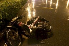 Điều khiển xe máy vào làn ô tô, nam thanh niên ngã tử vong