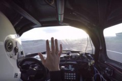 Ngồi trong xe đua tự lái có thú vị?