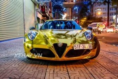 Alfa Romeo 4C phiên bản Launch Edition khoác áo vàng chrome sang trọng