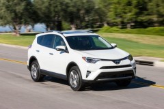 Toyota RAV4 2017 nâng cấp hệ thống an toàn và có thêm hai phiên bản mới