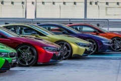 Đại lý BMW tại Abu Dhabi sở hữu 9 màu sơn cao cấp độc quyền cho i8