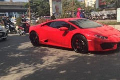Lamborghini Huracan LP580-2 bất ngờ "đổi màu" sau khi tìm được chủ