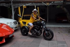 Ngoài dàn siêu xe "khủng", đại gia y tế còn có bộ sưu tập mô tô khiến nhiều biker "phát thèm"