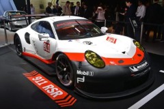 Porsche chính thức trình làng Porsche 911 RSR và các phiên bản Panamera Executive