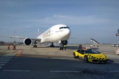 Lamborghini Huracan làm xe dẫn đường tại sân bay