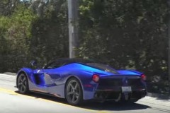 [VIDEO] Bắt gặp Ferrari LaFerrari trong màu xanh Electric Blue đẹp mắt