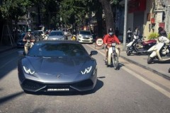 Chạm mặt Lamborghini Huracan từng độ phong cách "Avio" trên phố Hà Nội