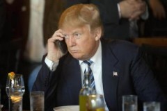 Tân tổng thống Mỹ ưa chuộng dùng điện thoại Samsung