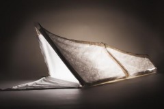 Áo khoác biến thành túi ngủ và lều chỉ trong vòng một phút