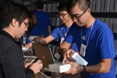 Apple cũng phải "kh&#243;c" trước người d&#249;ng iPhone Trung Quốc