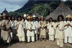 Bộ tộc sống giữa rừng sâu nhưng biết hết mọi việc diễn ra khắp thế giới