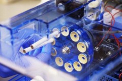 Các nhà khoa học tạo ra một con robot chuyên hút thuốc, nhưng không phải để cho vui